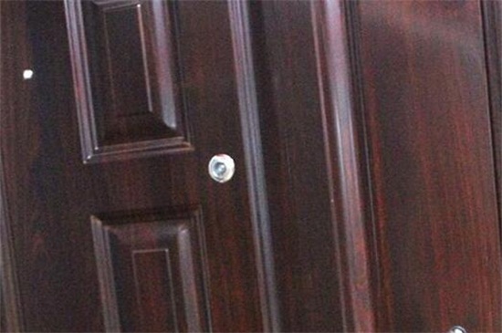 防盗门上的猫眼在门外能卸下来吗