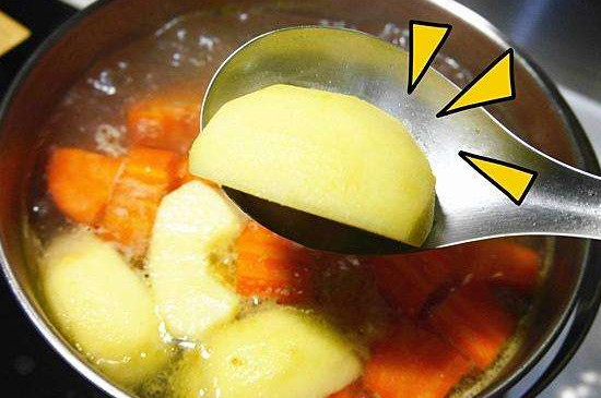 铸铁锅炖汤为什么是黑的