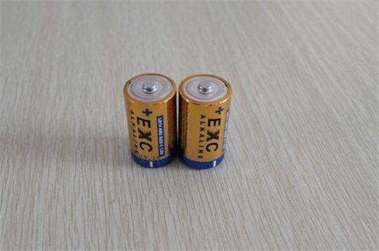 干电池的负极是用什么金属制成的