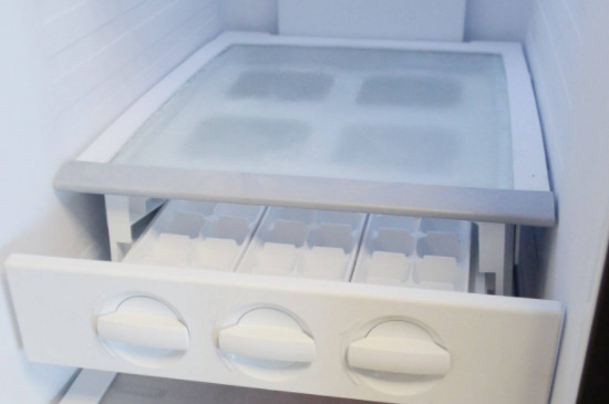 冰箱冷藏室有水是什么原因?怎样处理?