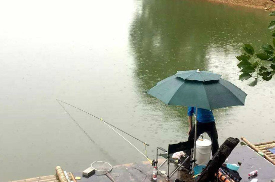 快下雨了可以钓鱼吗