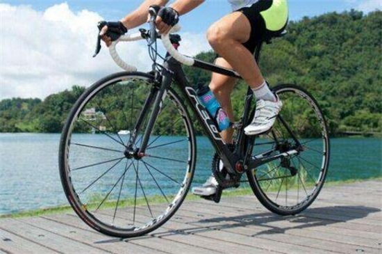 骑自行车姿势瘦腿