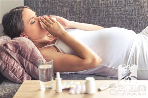 怀孕8个月乳头流水是怎么回事？